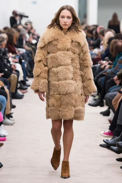 Look 32